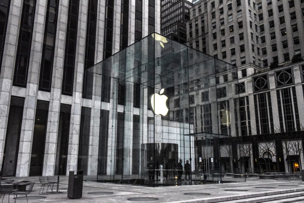 apple-analysts-glass-half-empty-or-overflowing-2